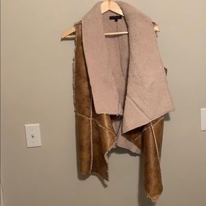 NWOT Hot&Delicious Sherpa/faux lamb skin vest